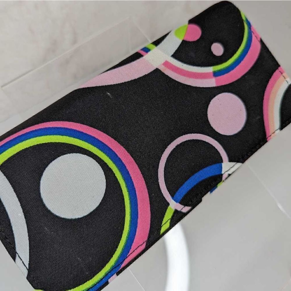 Retro Design Wallet Snap Closure - Picture 3 of 6